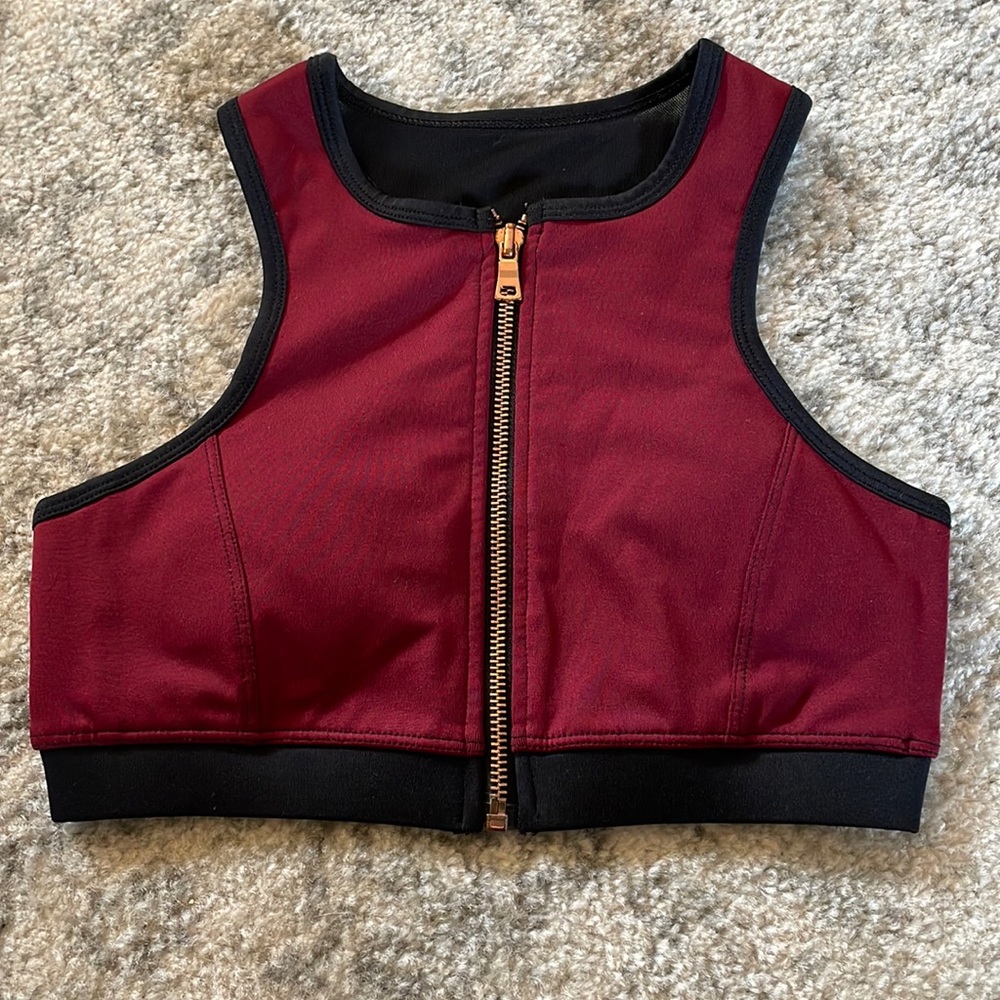 Front zip sports bra